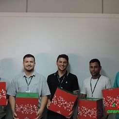 Cesta natalina entregue aos colaboradores.